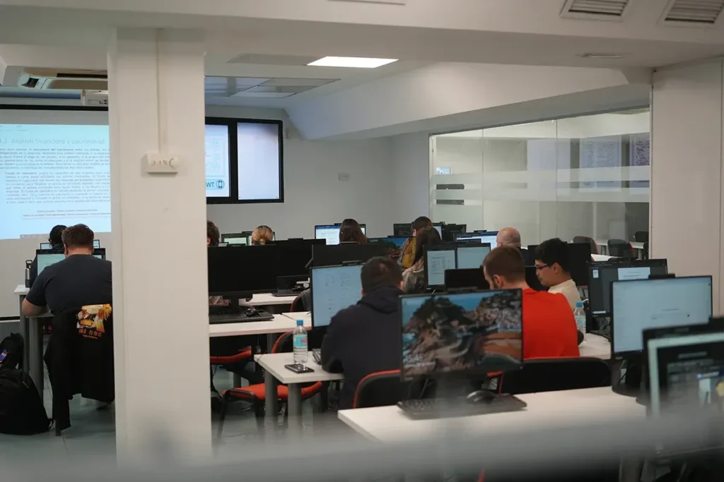 ¿Por qué cada vez más estudiantes eligen el grado de Desarrollo de Aplicaciones Multiplataforma?