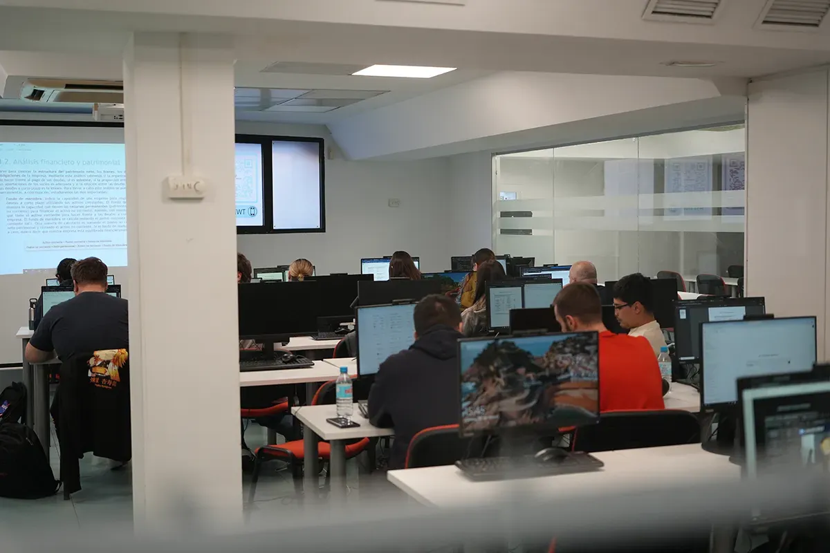 fp-dam-desarrollo-de-aplicaciones-multiplataforma.webp